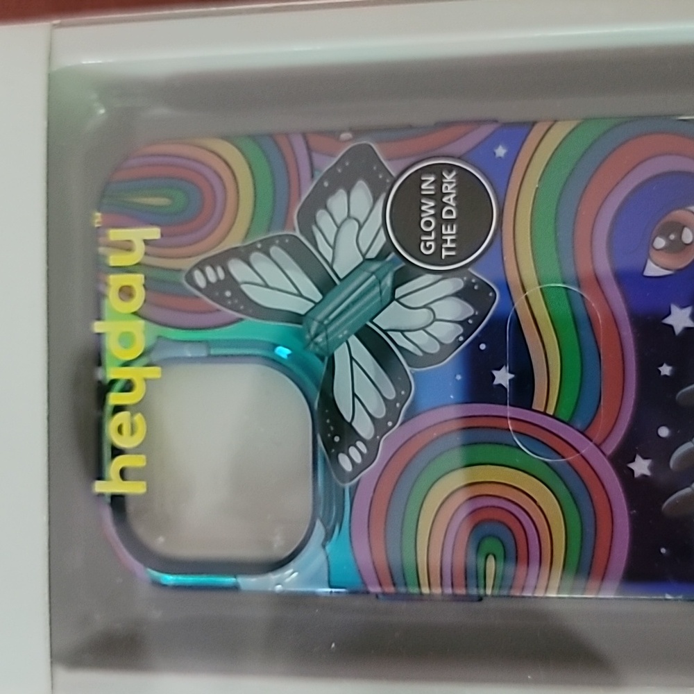 Heyday Apple iPhone 15, 14, and 13 Butterfly Case w/ MagSafe Ameen Taahir Collab - Picture 4 of 14